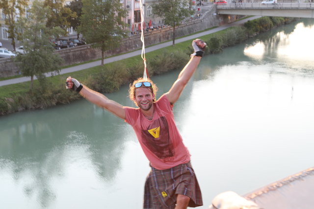 Erschöpft, aber glücklich: Weltrekord-Slackliner Alex Schulz. | Foto: Kletterhalle Villach