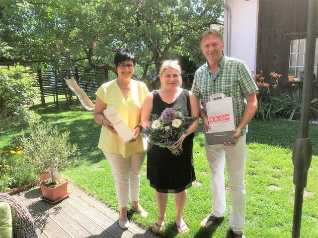 Neo-Unternehmerin Martina Wippel-Marth (Mitte) mit Vbgm. Marianne Hackl und Wirtschaftskammer-Regionalstellenobmann Wolfgang Ivancsics. | Foto: Wirtschaftskammer