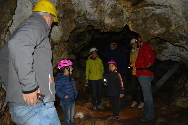 In der Ötscher-Tropfsteinhöhle erhält man faszinierende Einblicke in die Welt der Stalaktiten und Stalagmiten.