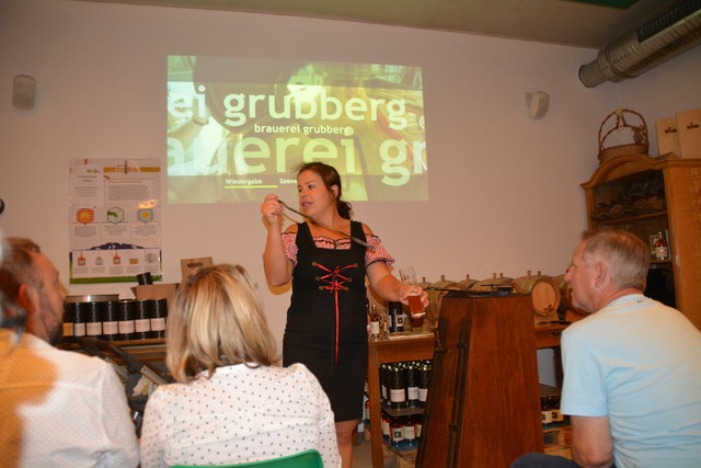 Spannende Infos über die Herstellung des "flüssigen Goldes" gab's von Monika Hager bei der Brauereiführung in Bruckners Bierwelt am Gaminger Grubberg.