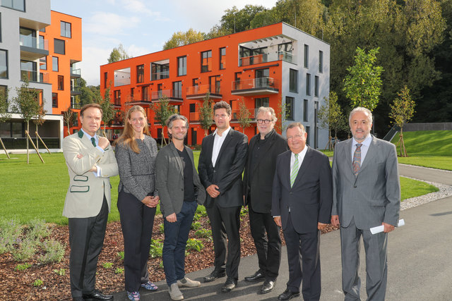 Bei der Eröffnung in Riedenburg: v.l. Architekt Gerhard Baumgartner, Landesrätin Andrea Klambauer, Architekt Chrstian Struber, Architekt Robert Wurbs, Chrstian Wintersteller und Bernhard Kopf (beide GSWB) | Foto: Franz Neumayr