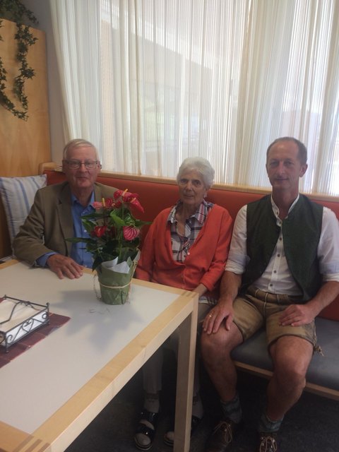 Anna Maria Seer mit den beiden Gratulanten Egbert Piroth und Johann Rohrmoser | Foto: Gde. Großarl