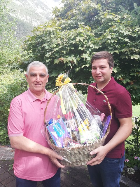 Bezirksobmann LA Benni Lentsch (re.) gratulierte Wolfgang Rundl. | Foto: (c) SPÖ Landeck