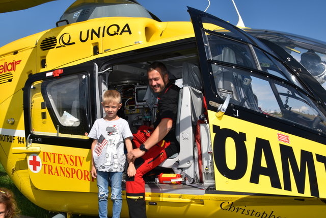 Die Rettungshubschrauber waren für Besucher eine Attraktion.