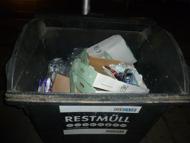 Viel "Papier" im Restmüll etwa Mitte Herrengasse...