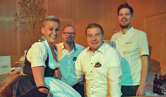 Ein eingespieltes Team: Anna Krammer, Daniel Prachowny, Daniel Perhab und Stefano Erhart (v. l.) veranstalten den Gröbminger Steirerball. | Foto: Facebook/Steirerball