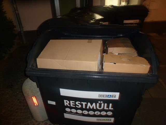 Am Tummelplatz wurde eine große Altpapiertonne vermisst...