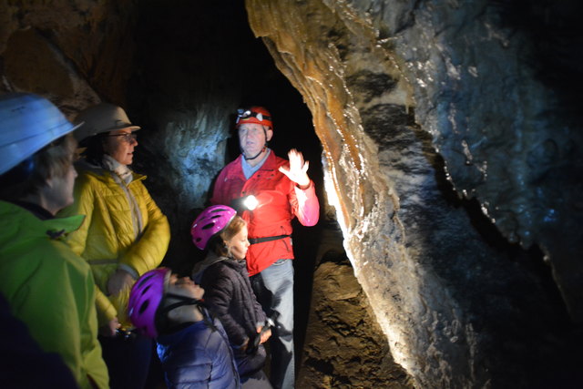 In der Ötscher-Tropfsteinhöhle erhält man faszinierende Einblicke in die Welt der Stalaktiten und Stalagmiten.