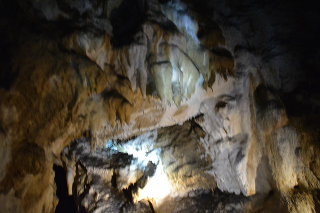 In der Ötscher-Tropfsteinhöhle erhält man faszinierende Einblicke in die Welt der Stalaktiten und Stalagmiten.