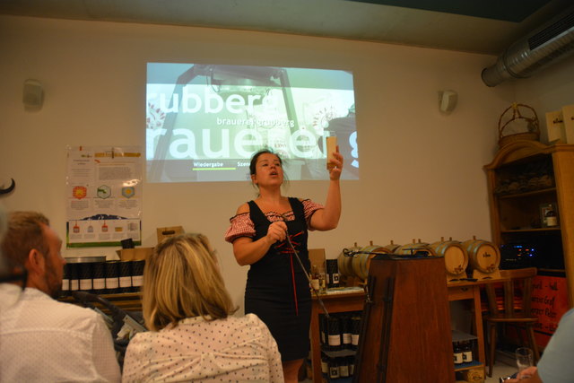 Spannende Infos über die Herstellung des "flüssigen Goldes" gab's von Monika Hager bei der Brauereiführung in Bruckners Bierwelt am Gaminger Grubberg.