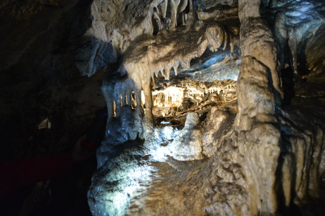 In der Ötscher-Tropfsteinhöhle erhält man faszinierende Einblicke in die Welt der Stalaktiten und Stalagmiten.