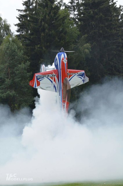 Über den Wolken muss die Freiheit grenzenlos sein: Die Mitglieder des MFC Eisenstraße drehen wilde Pirouetten in luftigen Höhen. | Foto: MFC Eisenstraße
