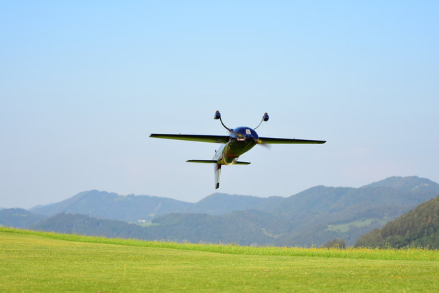 Über den Wolken muss die Freiheit grenzenlos sein: Die Mitglieder des MFC Eisenstraße drehen wilde Pirouetten in luftigen Höhen. | Foto: MFC Eisenstraße