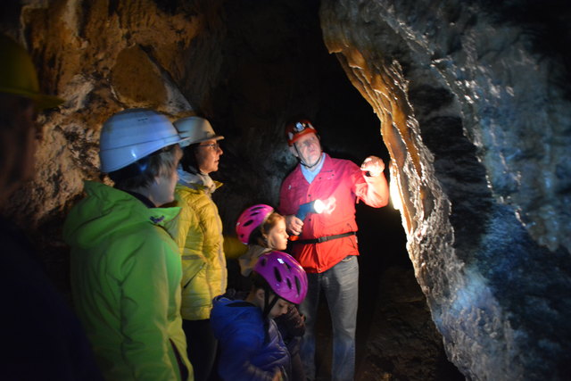 In der Ötscher-Tropfsteinhöhle erhält man faszinierende Einblicke in die Welt der Stalaktiten und Stalagmiten.
