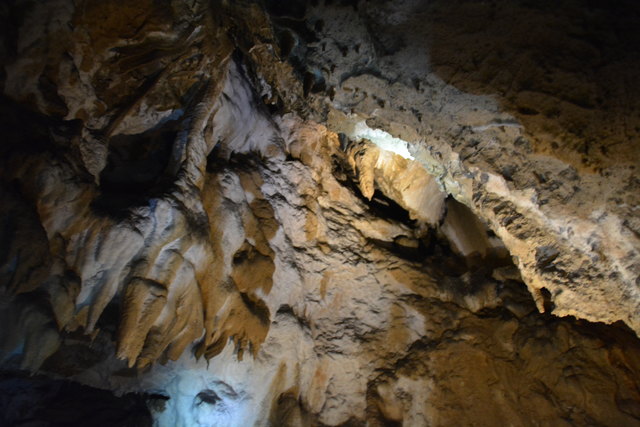In der Ötscher-Tropfsteinhöhle erhält man faszinierende Einblicke in die Welt der Stalaktiten und Stalagmiten.
