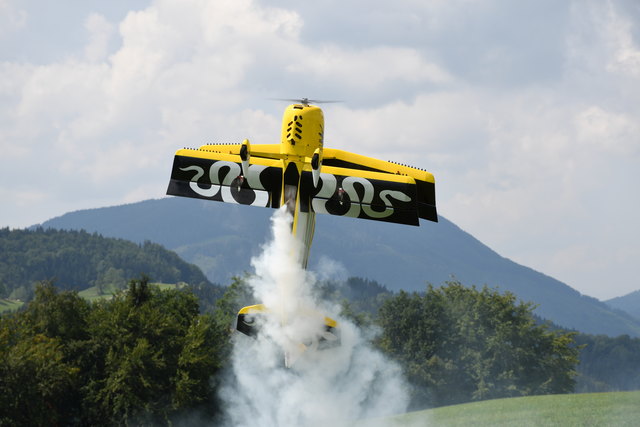 Über den Wolken muss die Freiheit grenzenlos sein: Die Mitglieder des MFC Eisenstraße drehen wilde Pirouetten in luftigen Höhen. | Foto: MFC Eisenstraße