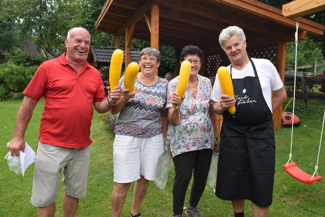 Als Preise beim Nachmittagsspiel winkten auch Zucchini | Foto: KK/Fleißner