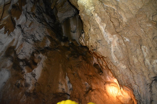 In der Ötscher-Tropfsteinhöhle erhält man faszinierende Einblicke in die Welt der Stalaktiten und Stalagmiten.