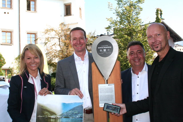 Begeistert: Renate Ecker (GF Zell am See-Kaprun Tourismus), Georg Segl (Obmann TVB Zell am See), Bgm. Peter Padourek, Siegfried Ebner (Porsche Design). | Foto: Christa Nothdurfter