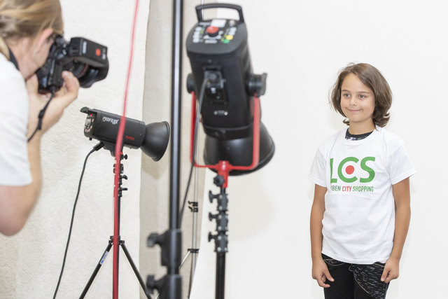 Kleine ganz groß:Aus 180 Anmeldungen stellten beim professionellen Fotoshooting im LCS zahlreiche Talente ihre Modelfähigkeiten unter Beweis. | Foto: Klaus Pressberger