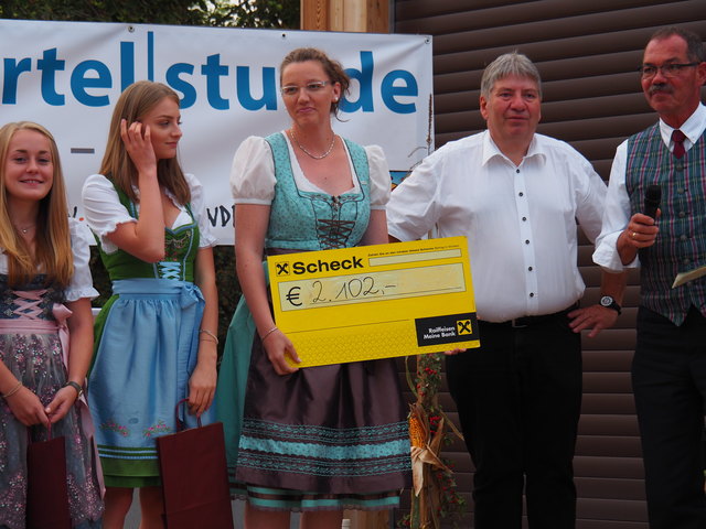 Erfreut konnte Regionalleiterin Patricia Drescher die Spende von Kurt Jantschitsch und Raimund Kolm entgegennehmen.﻿ | Foto: Region Südliches Weinviertel