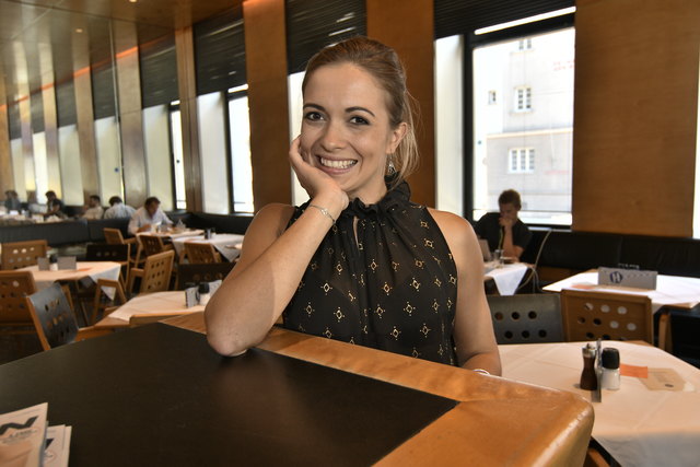 Beim bz-Interview im Café Blaustern: die Währinger Schauspiel-Entdeckung Mathilde Graf. | Foto: Markus Spitzauer