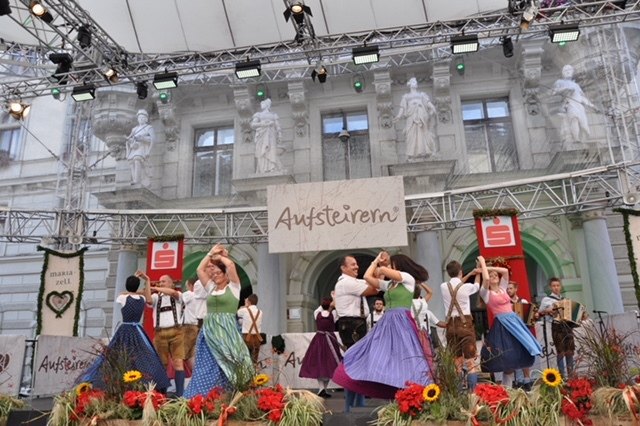 Echte steirische Volkstänze und der Tiroler Reiftanz sorgten für Begeisterung. | Foto: Nöhrer