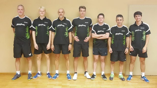 Die Aktiven der beiden Wiener Liga Teams v.l.: Andi Kopriva, Ivan Hrastnig, Thoma Kadl, Gianluca Pelizzi, Jair Zelmanovics,Nazar Agopyan und Rainer Hirk.