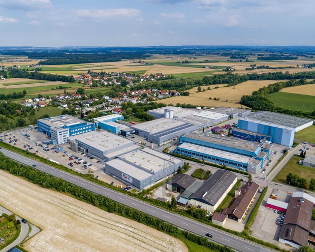 Die Dräxlmaier Group mit dem Standort Braunau, im Industriegebiet.