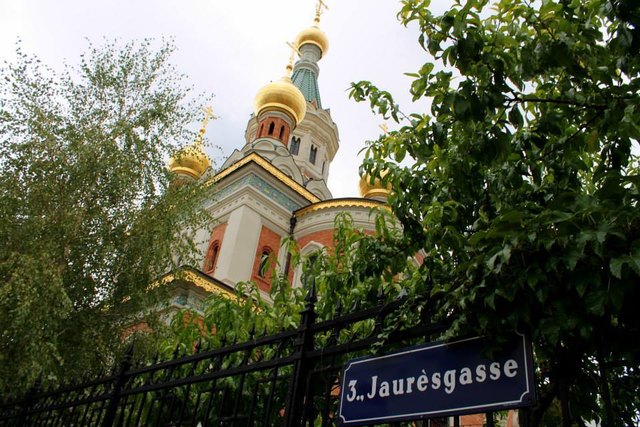 Die Russisch-Orthodoxe Kathedrale zum heiligen Nikolaus (russisch Кафедральный собор Святителя Николая в Вене) ist eine späthistoristische Kirche im 3. Wiener
Gemeindebezirk. Sie ist der Sitz der russisch-orthodoxen Gemeinde Wiens und seit 1962 Eparchie und im Jahr 2013 staatlich anerkannt.