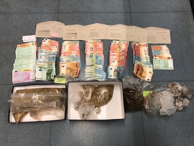Die beiden Tatverdächtigen sollen von Mitte August bis Mitte September 2018 insgesamt acht Kilogramm Heroin verkauft und damit rund 200.000 Euro eingenommen haben. | Foto: LPD Wien