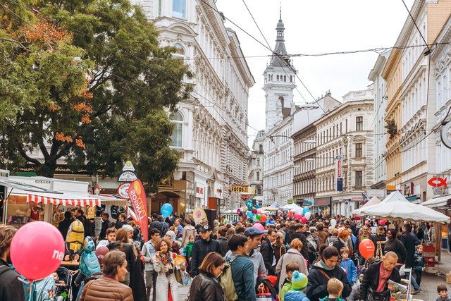 Das so beliebte Währinger Straßenfest zieht jedes Jahr tausende Besucher aus ganz Wien an.