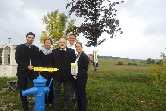 Ab sofort kann man am Jakobsweg Weinviertel bei der Pilgerrast in Weinsteig die Wasserflaschen wieder auffüllen. | Foto: Weinviertel Tourismus
