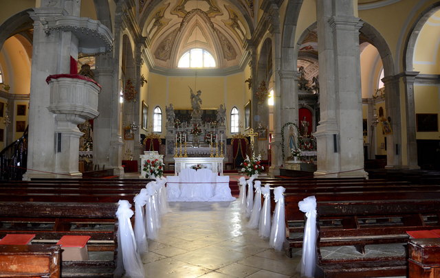 festlich geschmückt für eine Hochzeit, Euphemia-Kirche