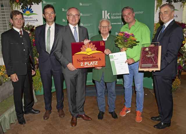 Dietmar Schuster, Roland Honeder, Stefan Schmuckenschlager, Kammerdirektor der LK NÖ Franz Raab, LH Stv. Stephan Pernkopf, Obmann der Gärtner Johannes Käfer, Ludwig Mayr, WK-Vizepräsident Christian Moser und Leopold Spitzbart
