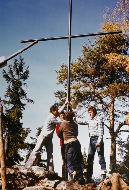 Historisches Bild von der Gipfelkreuzsetzung am Zeißberg im Oktober 1979.
