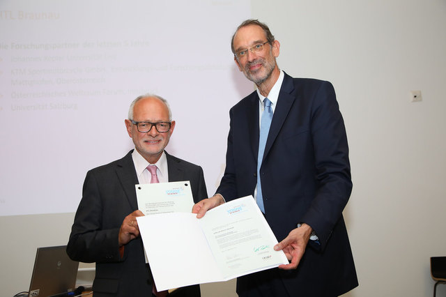 Die Auszeichnung Young Science-Gütesiegel für die Forschungspartnerschule HTL Braunau. | Foto: OeAD/APA-Fotoservice/Schedl
