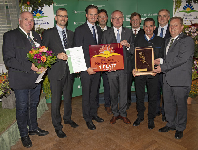Dietmar Schuster, Roland Honeder, Stefan Schmuckenschlager, Kammerdirektor der LK NÖ Franz Raab, LH Stv. Stephan Pernkopf, Obmann der Gärtner Johannes Käfer, Ludwig Mayr, WK-Vizepräsident Christian Moser und Leopold Spitzbart