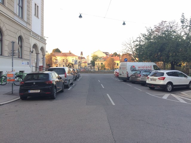 Zwischen Amtshaus und Hans-Moser-Park soll es in Zukunft zu einer Einbahnführung kommen. | Foto: Noël Gaar