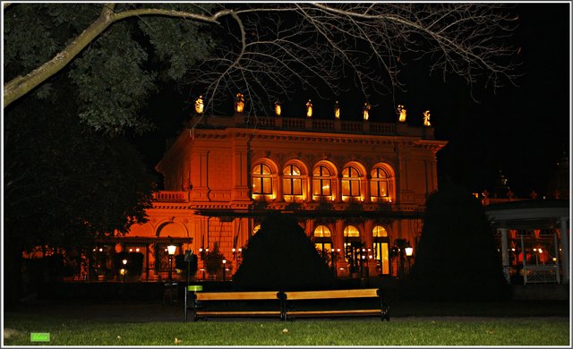 Kursalon Wien!!
 Dort, wo sich die Wiener Ringstraße an das Grün des Stadtparks lehnt, wurde Mitte  des 19. Jahrhunderts eines der exklusivsten und prachtvollsten Gebäude Wiens im Stil der italienischen Renaissance errichtet: der Kursalon.