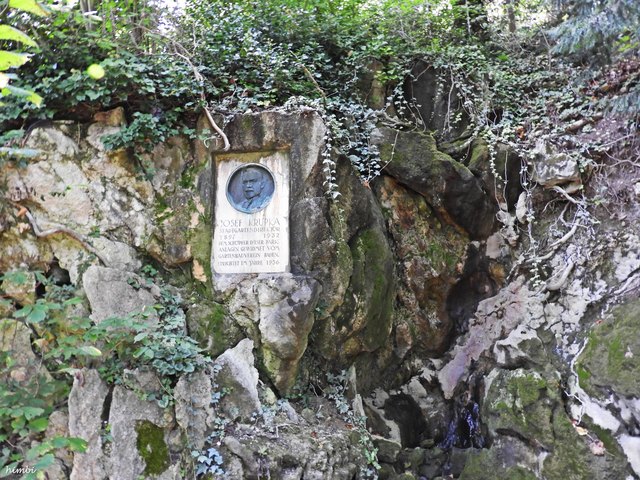Gewidmet Josef Krupka - Stadtgartendirektor, dem Schöpfer dieser Parkanlage