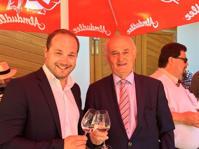 Der Döblinger Langzeit-Bezirkschef Adi Tiller (re.) mit seinem designierten Nachfolger Daniel Resch. | Foto: ÖVP