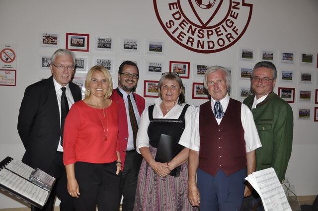 Edwin Zirnsack mit Birgit Perl, Alfred Kridlo und den Chorleitern.