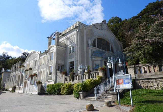Die neue Sommerarena wurde 1906 gebaut. Im Jahr 2006 wurde das 100-jährige Bestehen der Sommerarena mit einem großen Festkonzert gewürdigt. Der Kultursommer in der Sommerarena Baden mit seiner unnachahmlichen Atmosphäre, erfreut sich beim Publikum größter Beliebtheit.