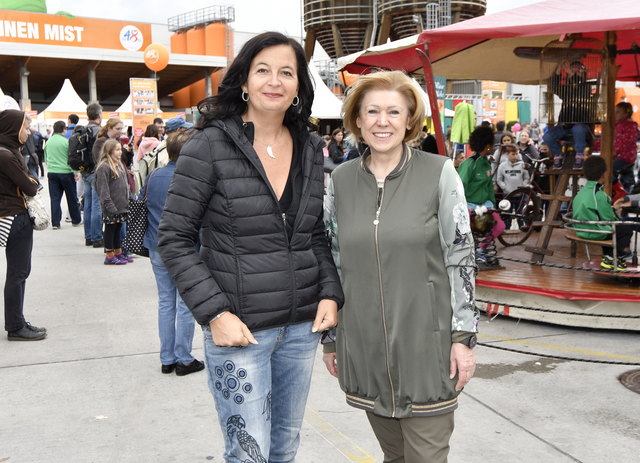 Stadträtin Ulli Sima mit Bezirksvorsteherin Hernals Ilse Pfeffer