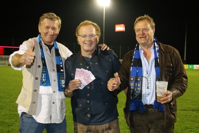 Einen Tag vor  dem Heimspiel gegen Asten, am 24.09., wurden von und Mike Forstner und Gilbert Anzinger  € 500.- für jedes erzielte Ansfeldner-Tor versprochen. Durch das Bombenergebnis von 4:1, wurden am Spieltag  aus dem Versprechen € 2.000.-!
Den Gönnern der Union-Humer-Ansfelden gebührt ein großes Dankeschön!