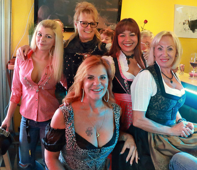Kiau Pihorner mit: Renate Plautz, Doris Rudolf, Gabriele Balantitsch und Kellnerin Klaudia