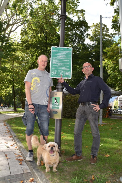 Überall in der Stadt heißt es "Hunde an die Leine". Die Grünen wollen eine Hundefreilaufzone durchsetzen
