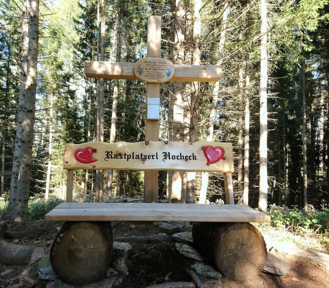 Auf einem so einladenden Bankerl gönnt man sich doch gerne ein paar Minuten Rast. | Foto: KK