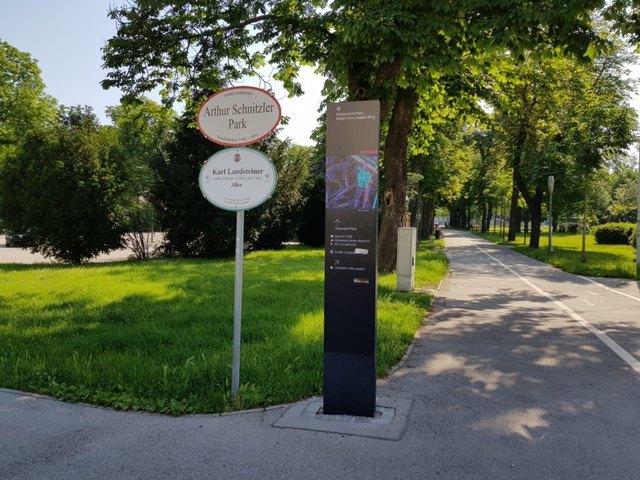 Der Messerstecher ließ sich im Arthur Schnitzler Park widerstandslos festnehmen. Er gestand in Mordabsicht gehandelt zu haben. | Foto: A. L. Enenkel